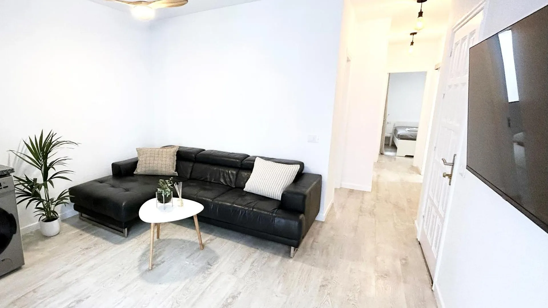 Beautiful, 2 Double Bedrooms Apartment In Central Los Cristianos, 3 Mins From The Beach Arona