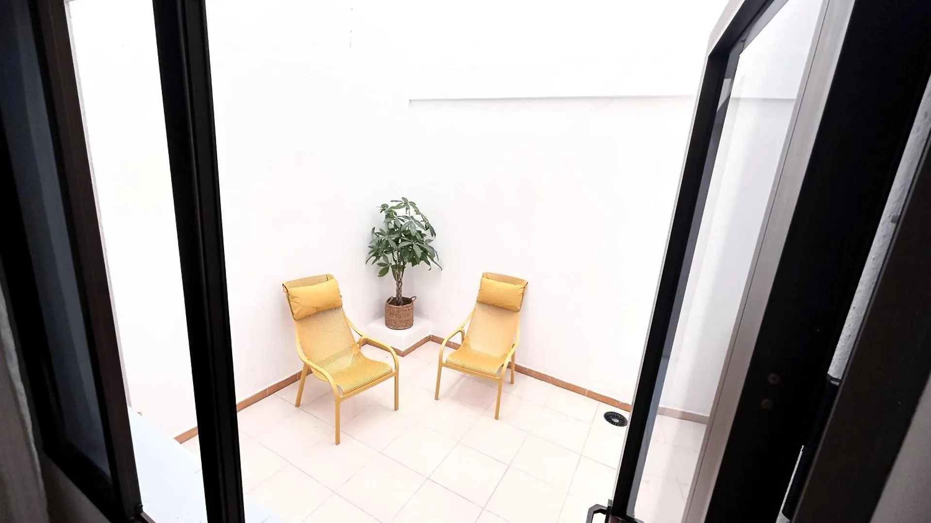 Beautiful, 2 Double Bedrooms Apartment In Central Los Cristianos, 3 Mins From The Beach Arona  Spain
