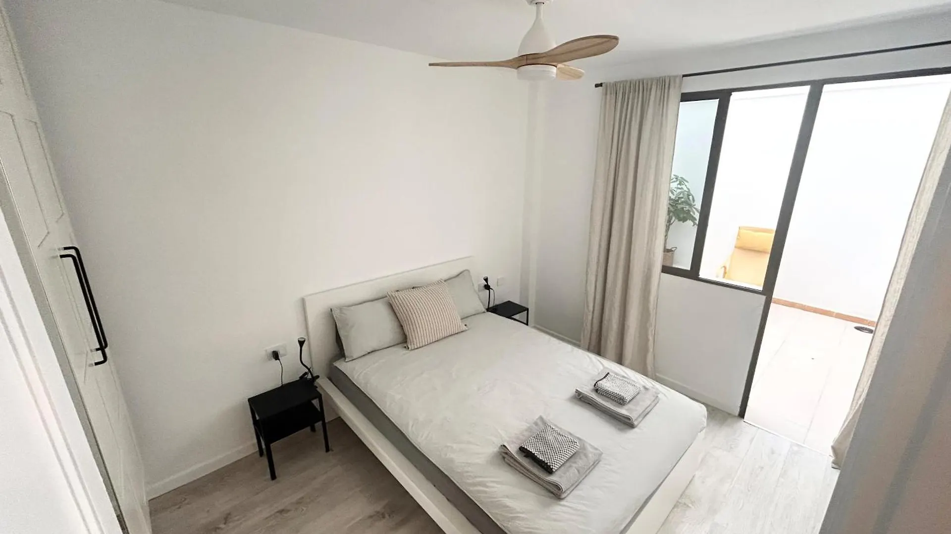 Beautiful, 2 Double Bedrooms Apartment In Central Los Cristianos, 3 Mins From The Beach Arona  Spain