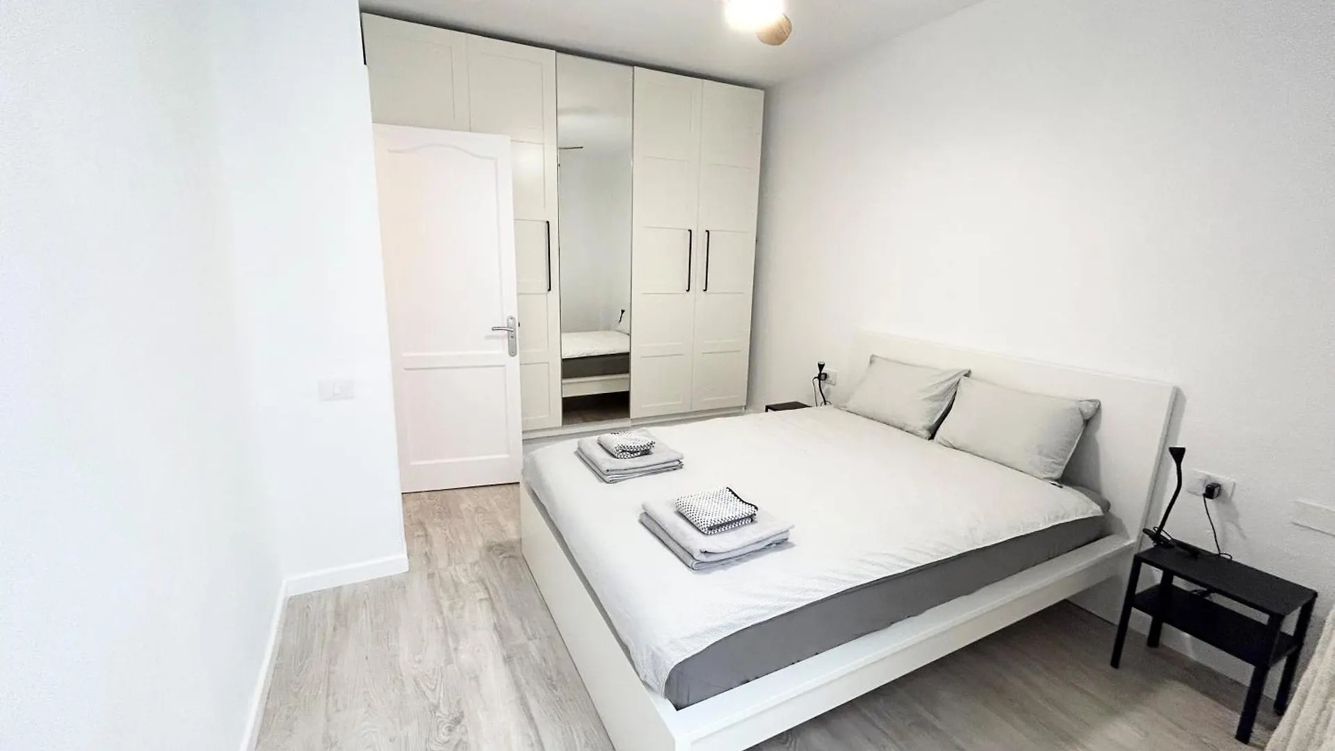 Beautiful, 2 Double Bedrooms Apartment In Central Los Cristianos, 3 Mins From The Beach Arona