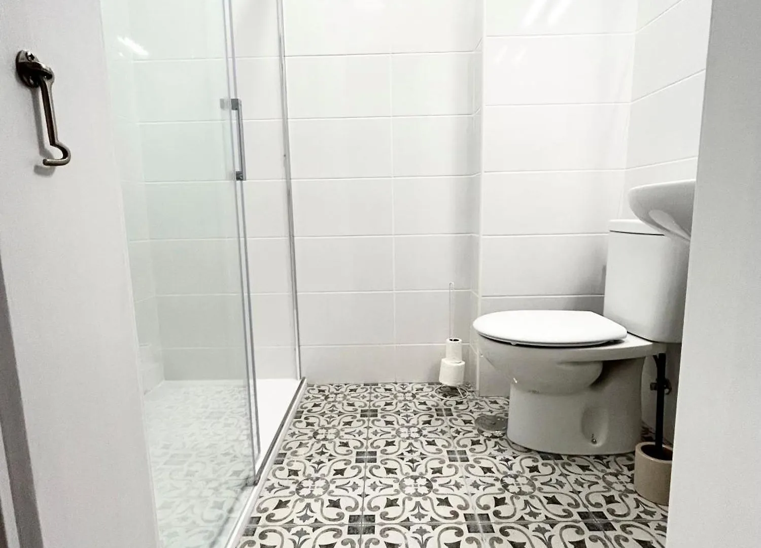 Beautiful, 2 Double Bedrooms Apartment In Central Los Cristianos, 3 Mins From The Beach Arona