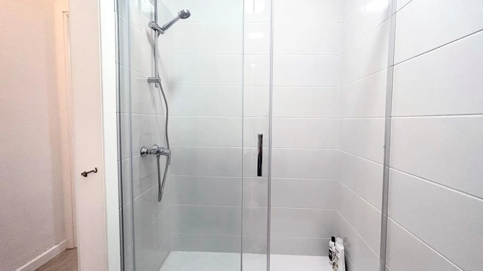 Beautiful, 2 Double Bedrooms Apartment In Central Los Cristianos, 3 Mins From The Beach Arona