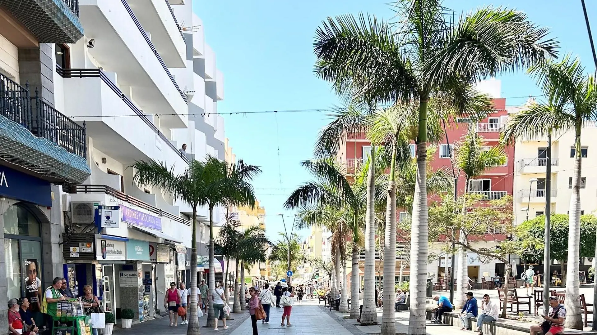 Beautiful, 2 Double Bedrooms Apartment In Central Los Cristianos, 3 Mins From The Beach Arona